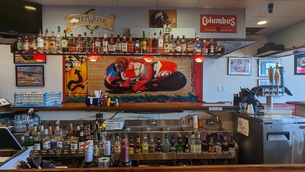 More Photos Of 192 E Main St, Lexington Restaurant For Sale