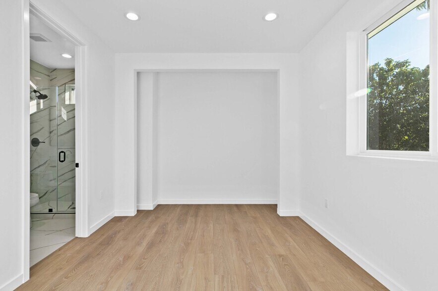 More Photos Of 6842 Cedros Ave, Van Nuys Apartments For Sale