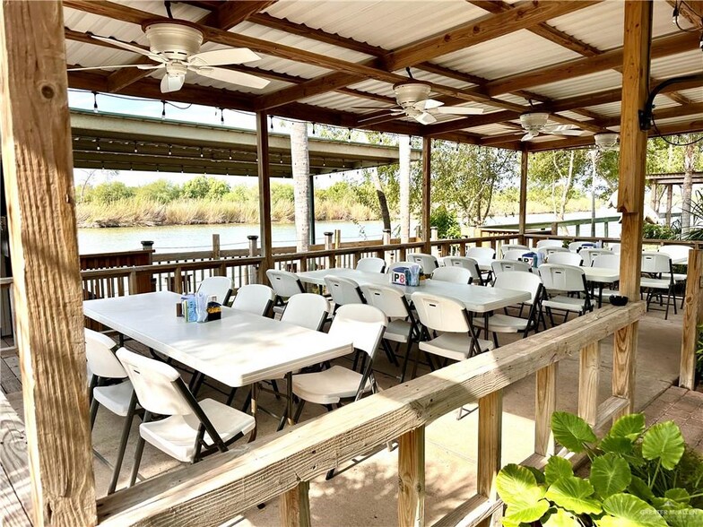 More Photos Of 214 E Chimney Rd, Mission Restaurant For Sale