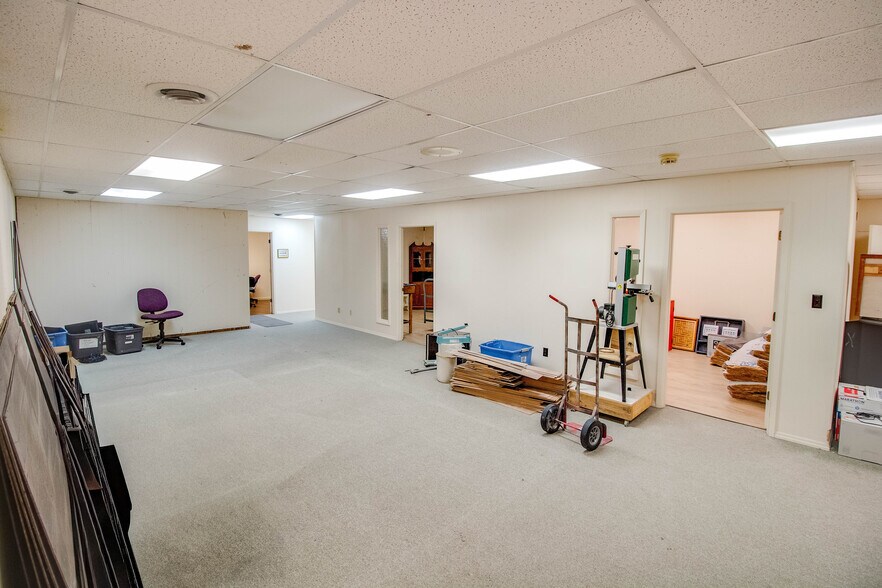 More Photos Of 319-321 Ridge St, Alton Showroom For Sale