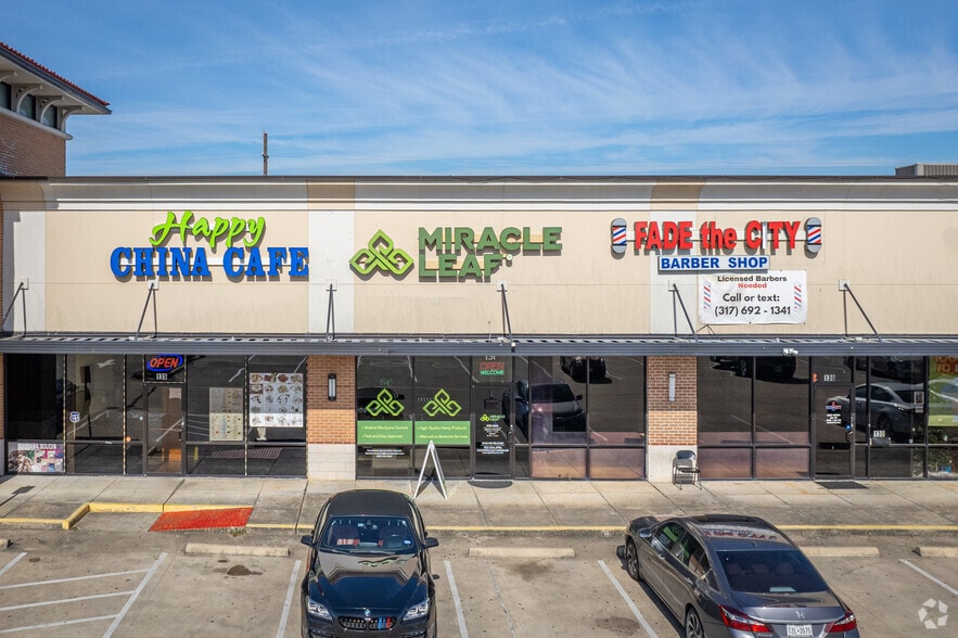 More Photos Of 4001 S Sam Houston Pky, Houston Storefront For Lease