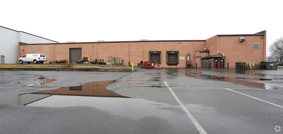 More Photos Of 2 Danforth Dr, Palmer Township Warehouse For Lease