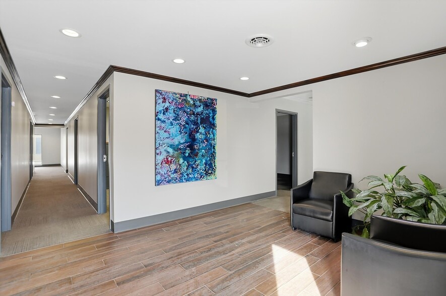 More Photos Of 8770 Purdue Rd, Indianapolis Office For Sale