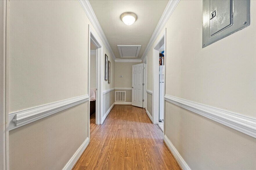 More Photos Of 1911 Dixon St, Fredericksburg Freestanding For Sale