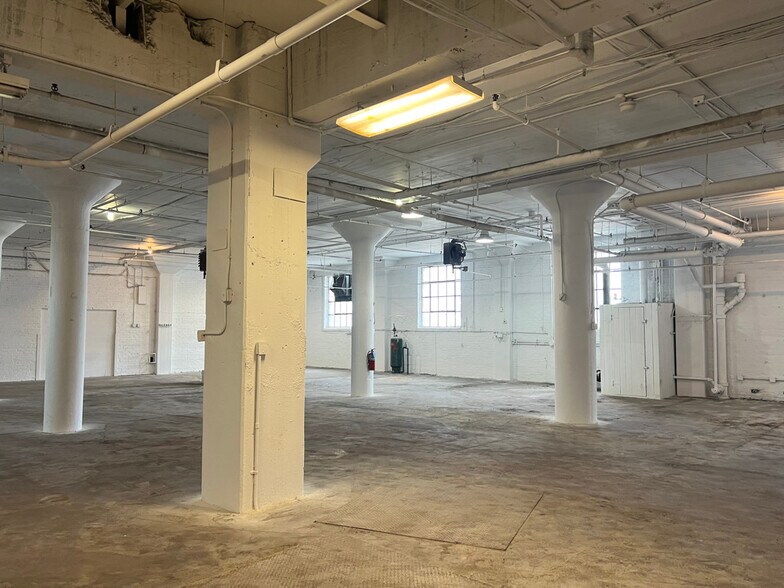 More Photos Of 1410-1440 N Kingsbury St, Chicago Manufacturing For Lease
