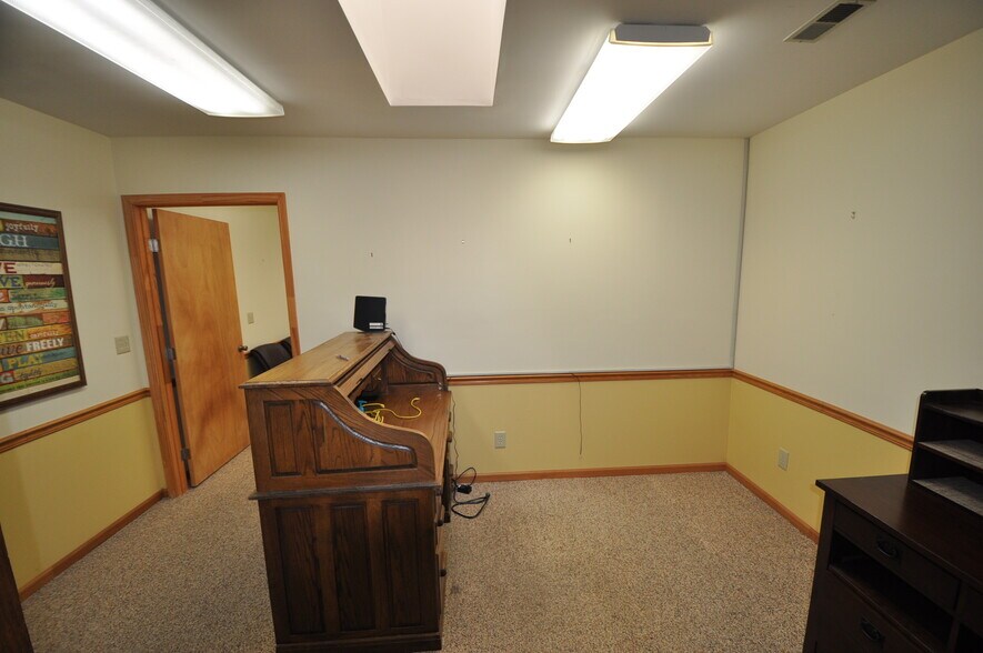 More Photos Of 13784 Warwick Blvd, Newport News Storefront Retail Office For Sale