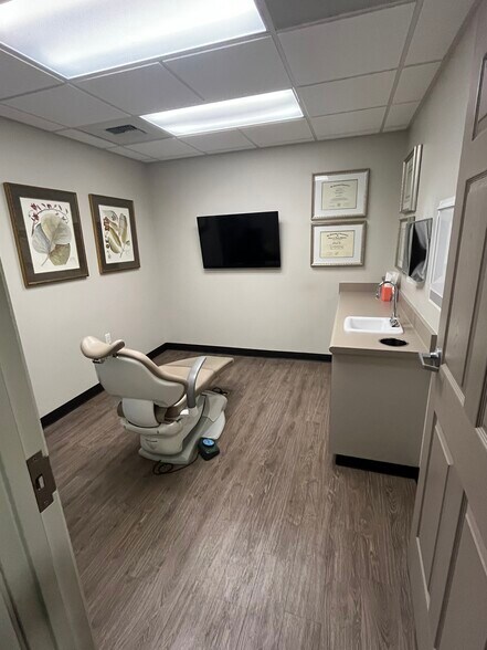 More Photos Of 17452 Irvine Blvd, Tustin Office For Lease