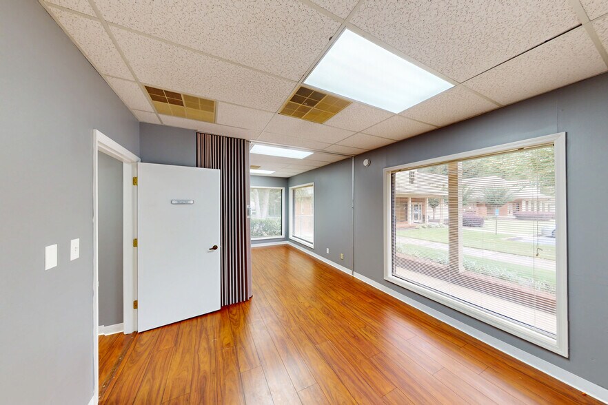 More Photos Of 320 Winn Way, Decatur Medical For Lease