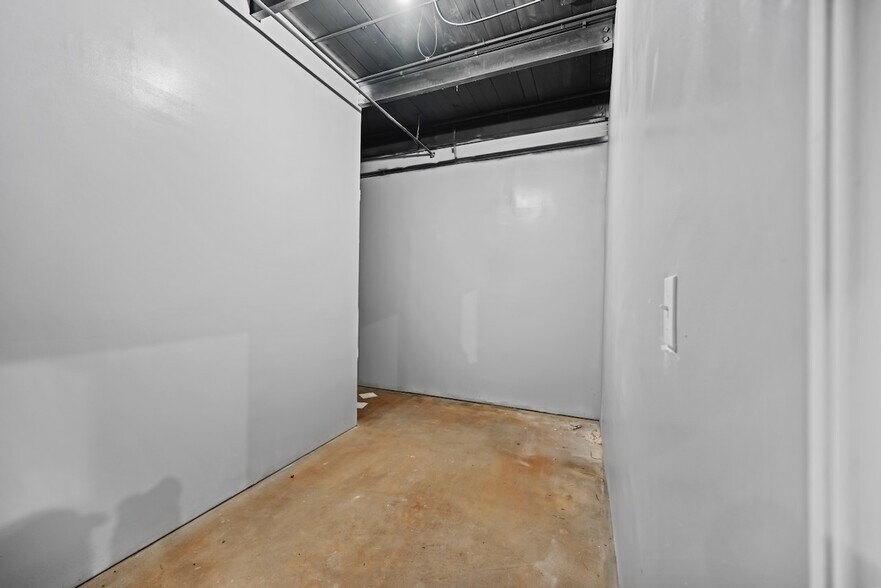 More Photos Of 1530 Nabell Ave, East Point Warehouse For Lease