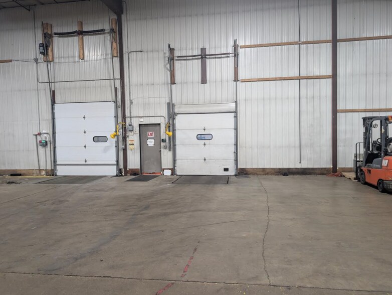 More Photos Of 1119 Center St, North Mankato Warehouse For Sale