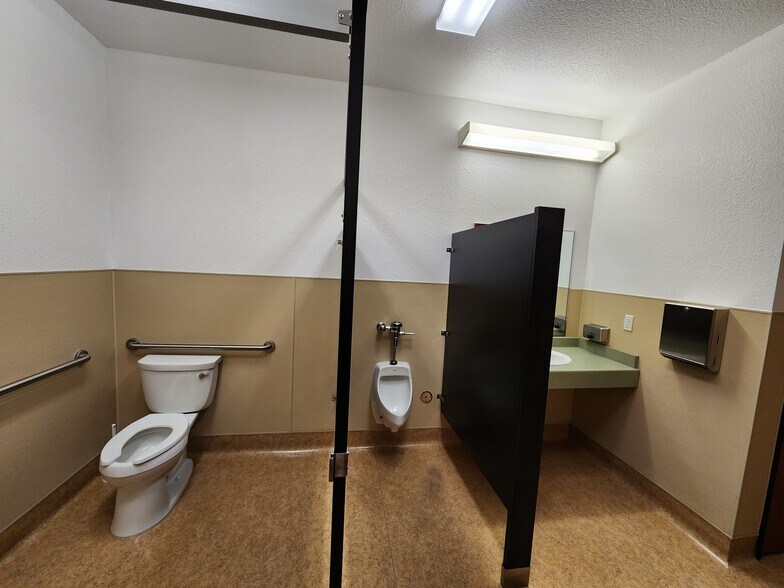 More Photos Of 3700 Hilborn Rd, Fairfield Medical For Sale