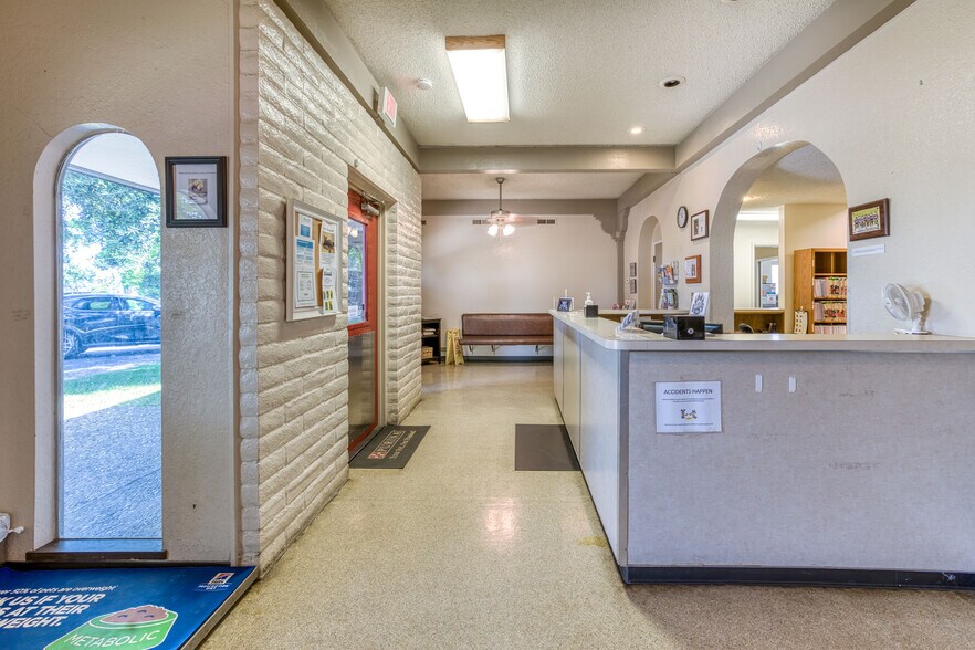More Photos Of 3200 G St, Merced Veterinarian Kennel For Sale