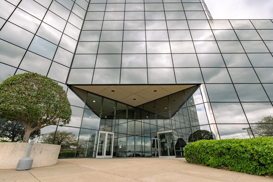 More Photos Of 4500 S Garnett Rd, Tulsa Office For Lease