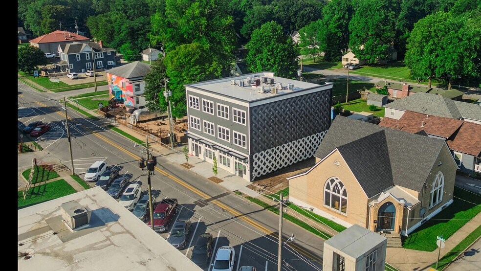 More Photos Of 310 Holcomb St, Springdale General Retail For Lease