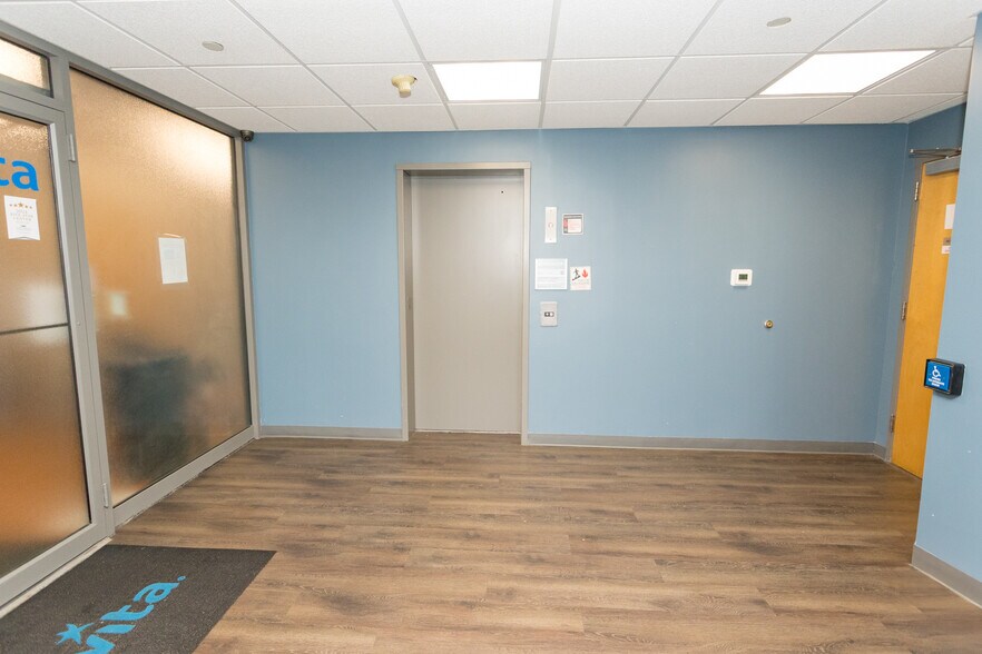 More Photos Of 1139 Spruce Dr, Mountainside Medical For Lease