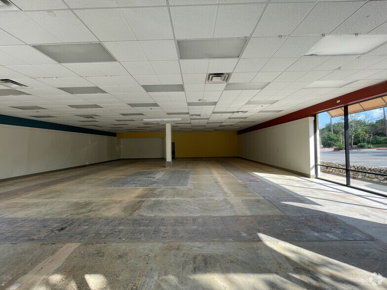 More Photos Of 22610 US Hwy 281 N, San Antonio Unknown For Lease