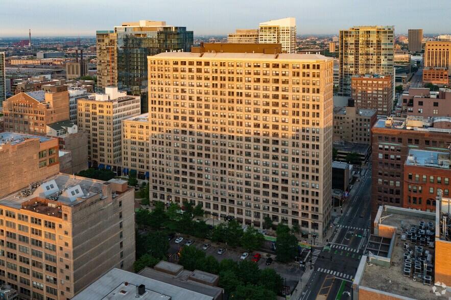 More Photos Of 600 S Dearborn St, Chicago Apartments For Lease