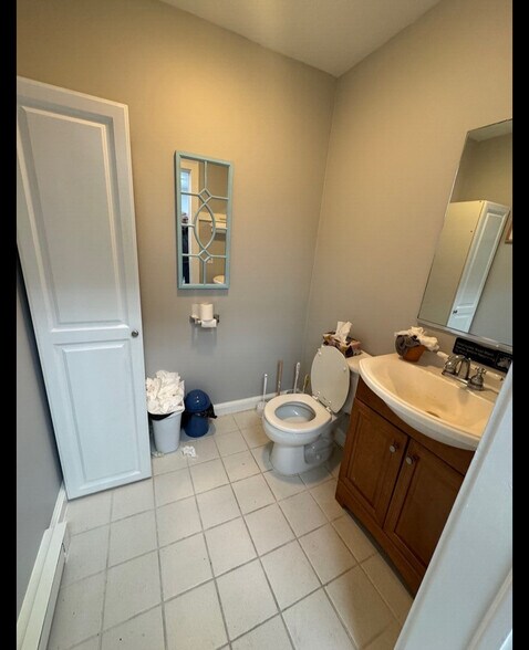 More Photos Of 6828 Post Rd, North Kingstown Office Residential For Lease