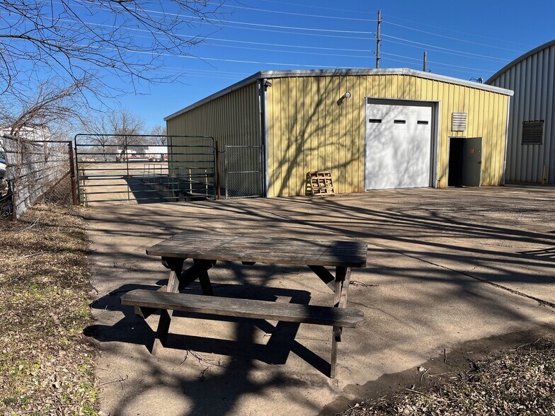 More Photos Of 908 E North St, Salina Warehouse For Lease
