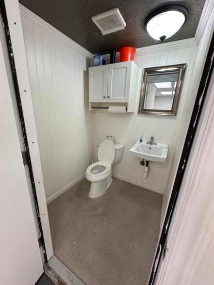 More Photos Of 5751 Dawson St, Hollywood Warehouse For Lease