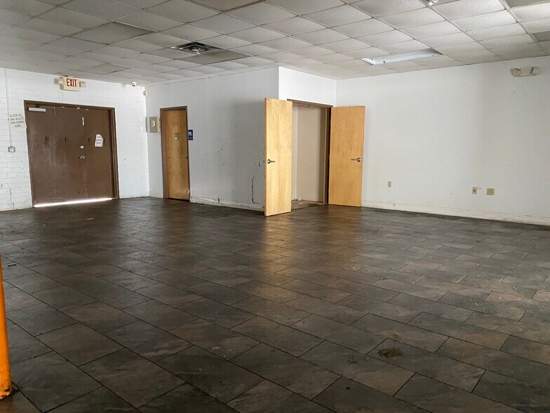 More Photos Of 5109-5137 Raeford Rd, Fayetteville Freestanding For Lease