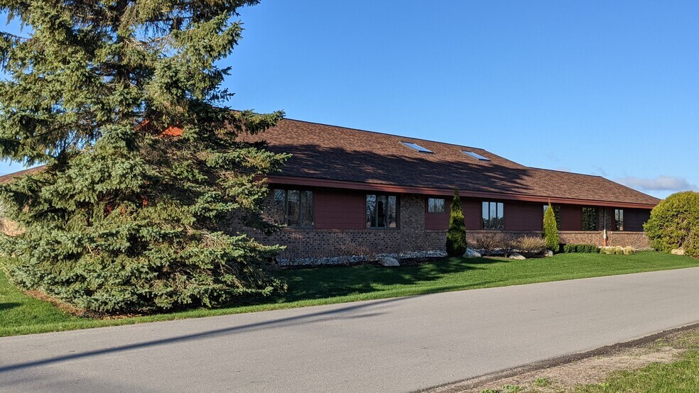 More Photos Of 902 S Huron St, Cheboygan Office For Sale