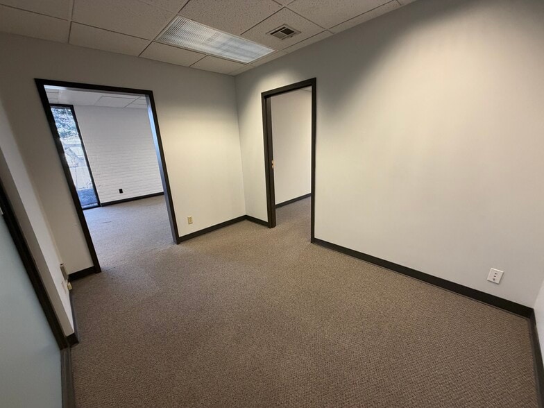 More Photos Of 1703 E Skelly Dr, Tulsa Office For Lease