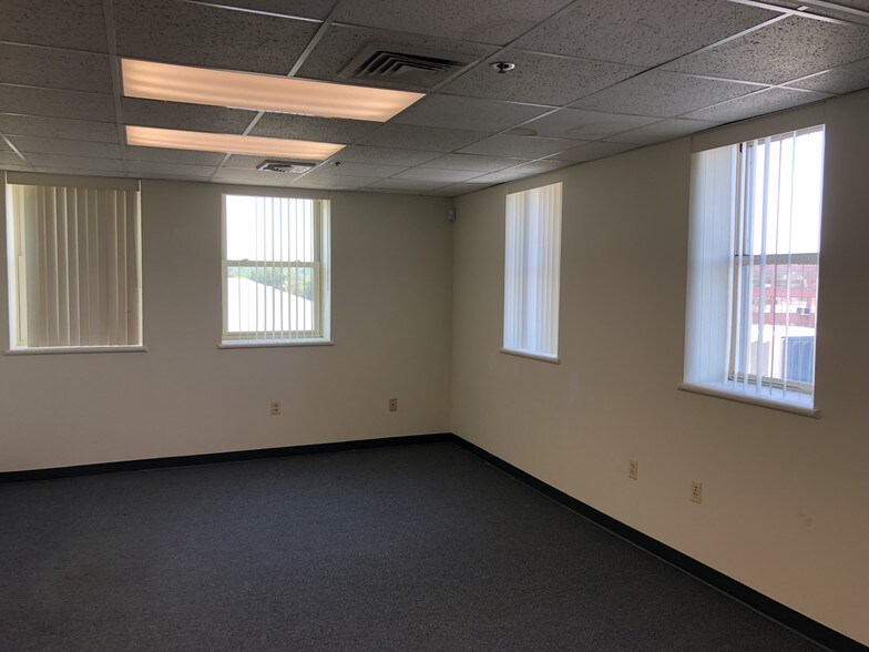 More Photos Of 425 Union St, West Springfield Office For Lease