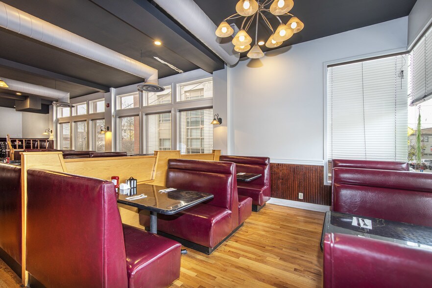 More Photos Of 32-34 Main St, Warwick Restaurant For Sale