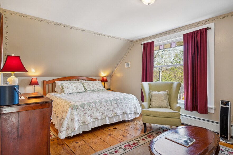 More Photos Of 9 Main St, Lyme Hospitality For Sale