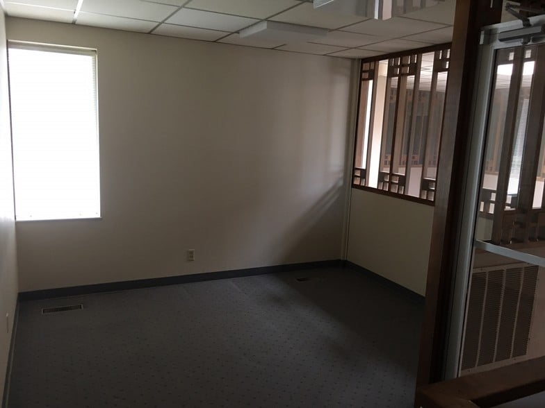More Photos Of 5 Briercroft Office Park, Lubbock Office For Sale