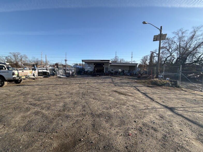 More Photos Of 69 Saint Mihiel Dr, Riverside Warehouse For Sale