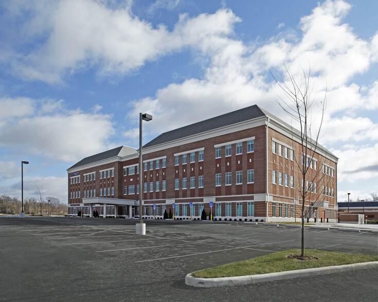 Primary Photo Of 5040 Forest Dr, New Albany Medical For Lease