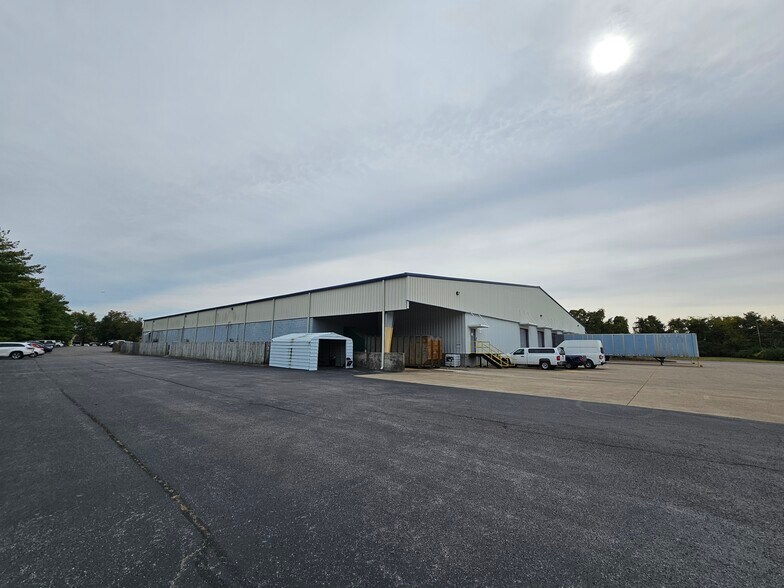 More Photos Of 147 Seaboard Ln, Franklin Warehouse For Sale