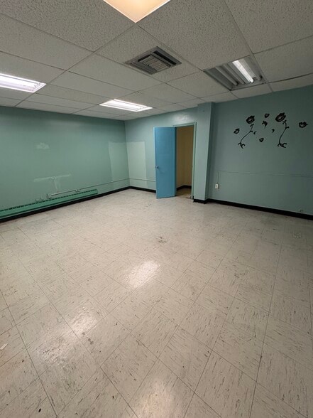 More Photos Of 33 Somers St, Brooklyn Schools For Lease