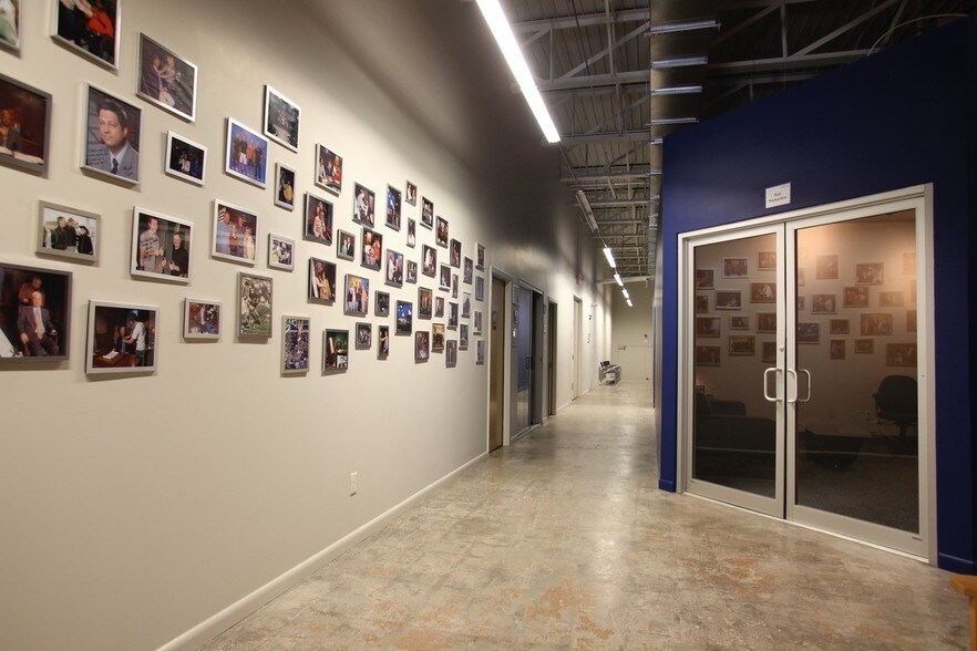 More Photos Of 922 Dragon St, Dallas Distribution For Sale