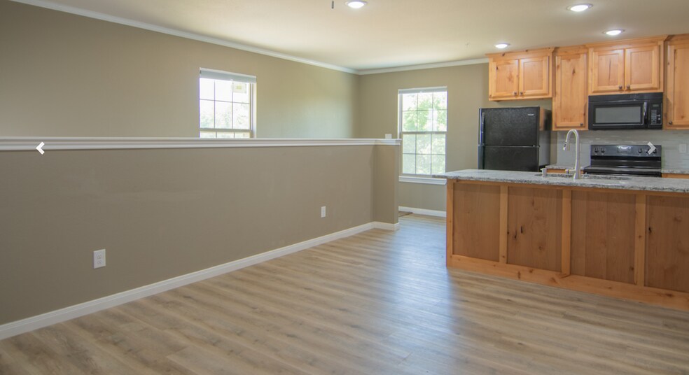 More Photos Of 651 E McGregor Dr, Mc Gregor Apartments For Sale