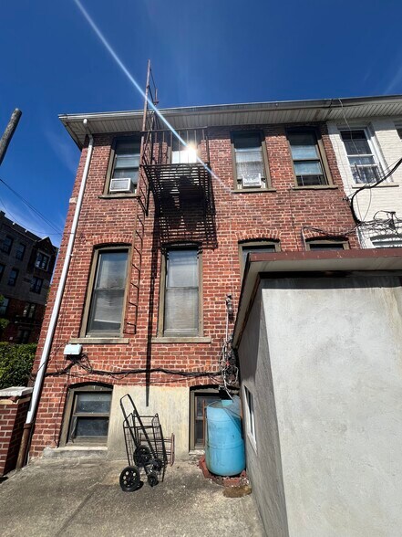 More Photos Of 1040 Willmohr St, Brooklyn Apartments For Sale