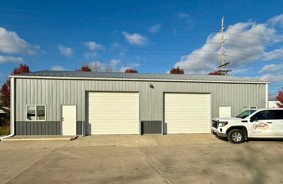 More Photos Of 431 Whitney Ave, Ames Warehouse For Sale