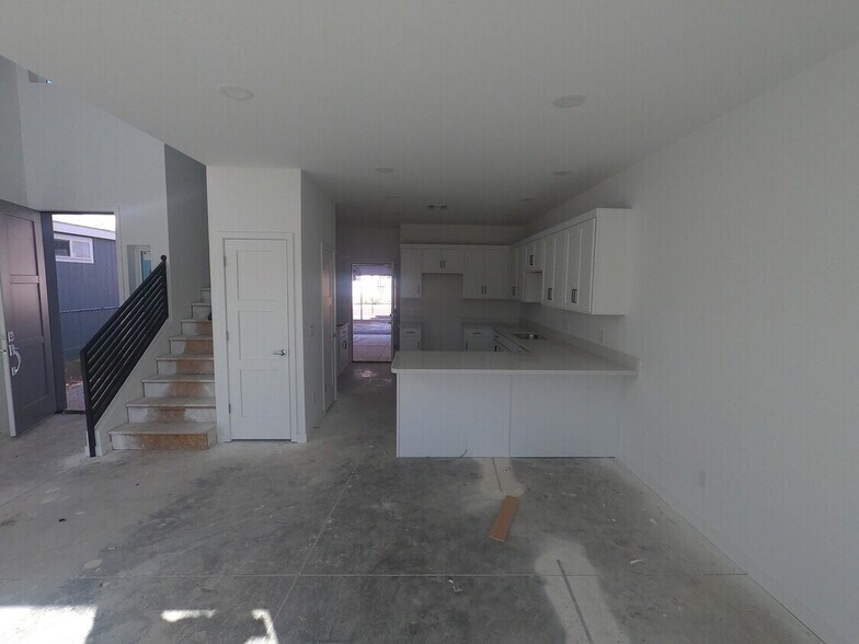 More Photos Of 2041 E Michigan Ave, Phoenix Apartments For Sale