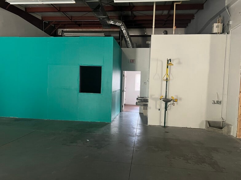 More Photos Of 2433 S 86th St, Tampa Warehouse For Lease