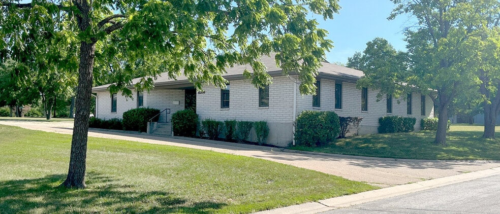 More Photos Of 6206 SW 9th Ter, Topeka Loft Creative Space For Lease