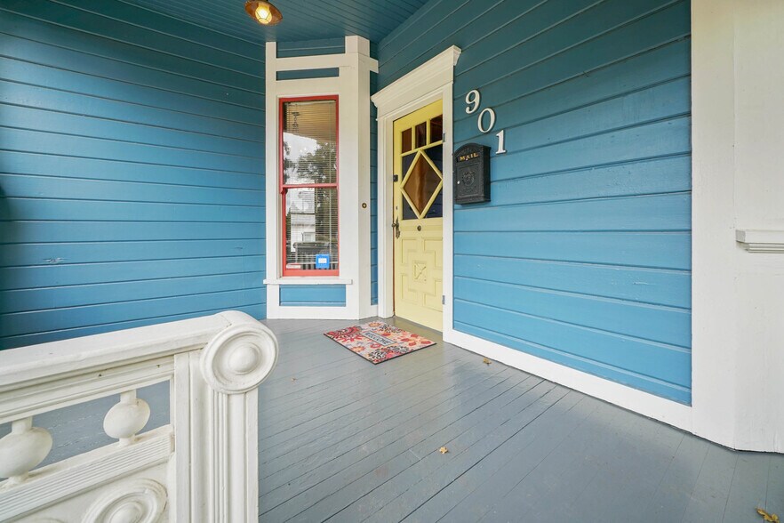 More Photos Of 901 13th St SE, Salem Office For Sale