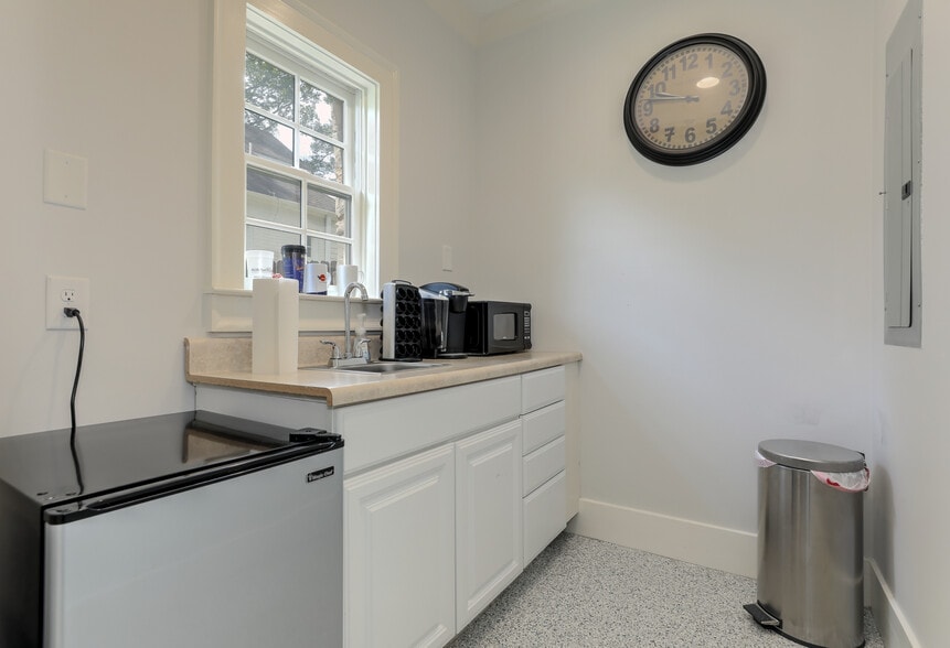 More Photos Of 2972 Lookout Pl NE, Atlanta Office Residential For Sale