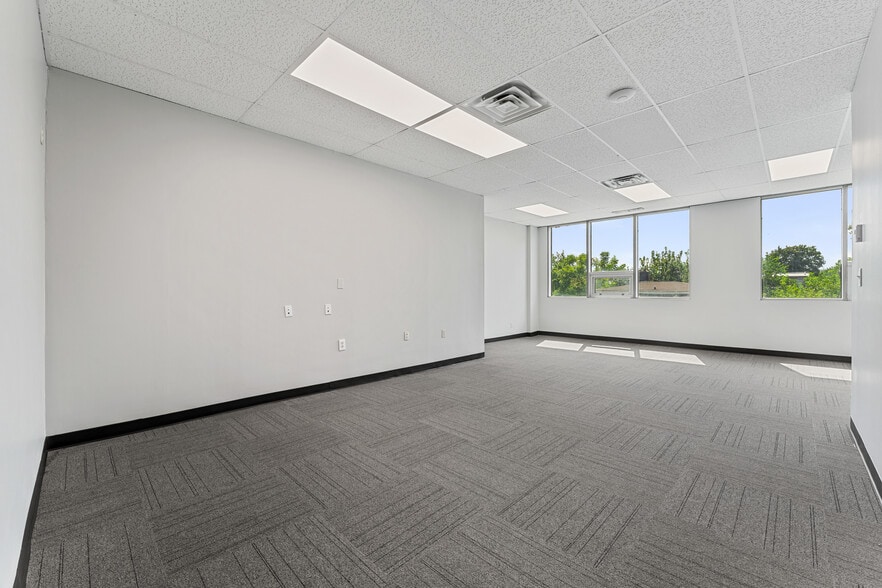 More Photos Of 7 Glenwood Ave, East Orange Office For Lease