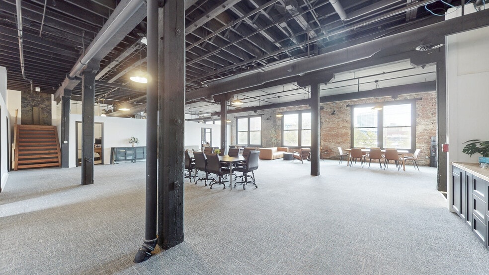 More Photos Of 2111 Center St, Cleveland Freestanding For Lease