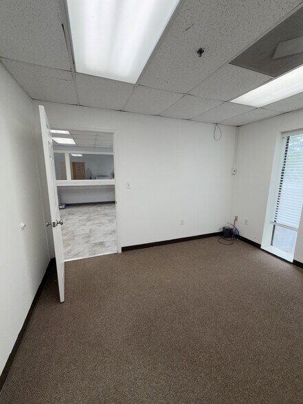 More Photos Of 200 Varnfield Dr, Summerville Warehouse For Lease