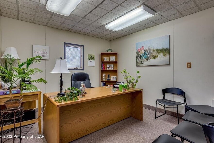 More Photos Of 104 Woodward Hill Rd, Edwardsville Office For Sale