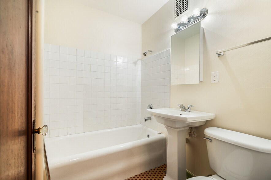 More Photos Of , Seattle Multifamily For Sale