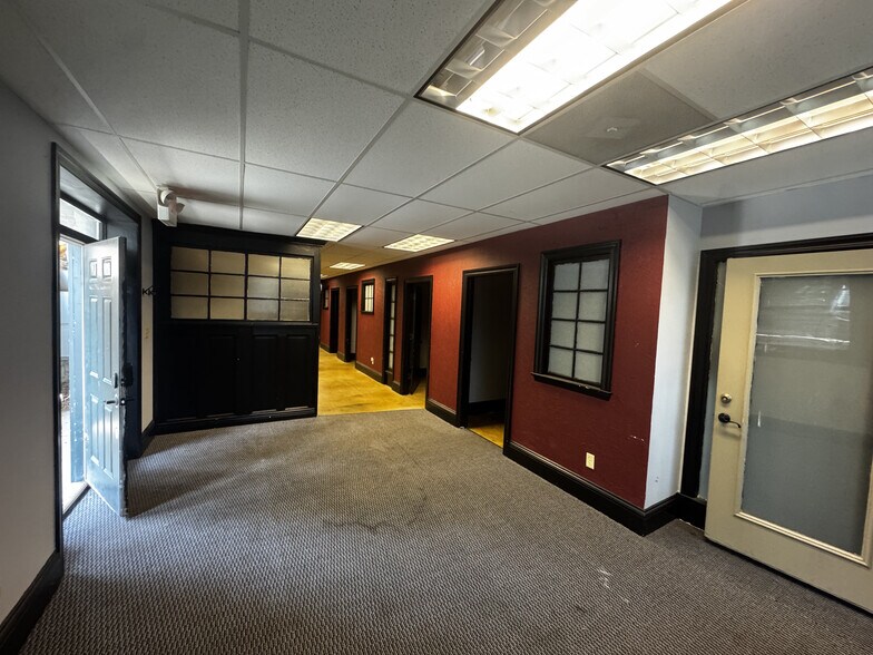 More Photos Of 136 S Main St, Saint Charles Storefront Retail Office For Lease